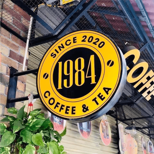 Biển mica hút nổi hộp đèn đẹp sang trọng 4 bien vay mica hut noi3 min