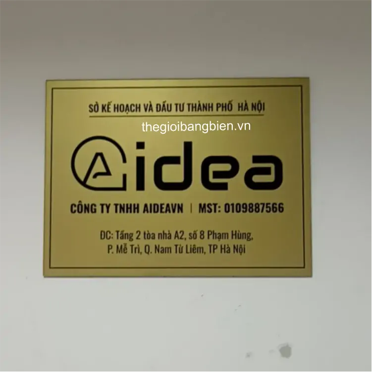 bien cong ty mica in uv nhu dong dang cap